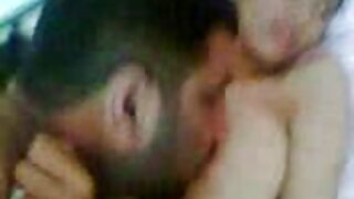 جرابوں میں ٹانگوں وا ...