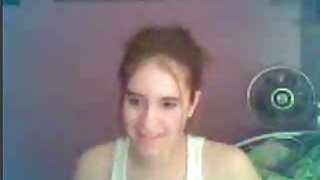 Lusty brunette اس کے ...