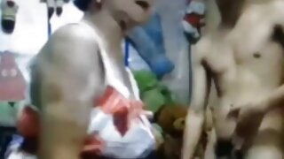 پرکشش سنہرے بالوں وا ...